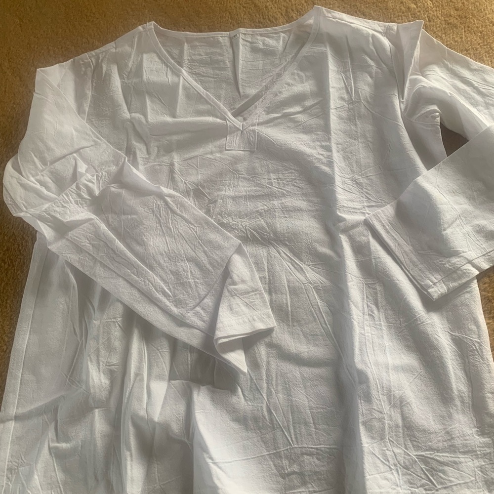 New lightweight, long sleeve V neck